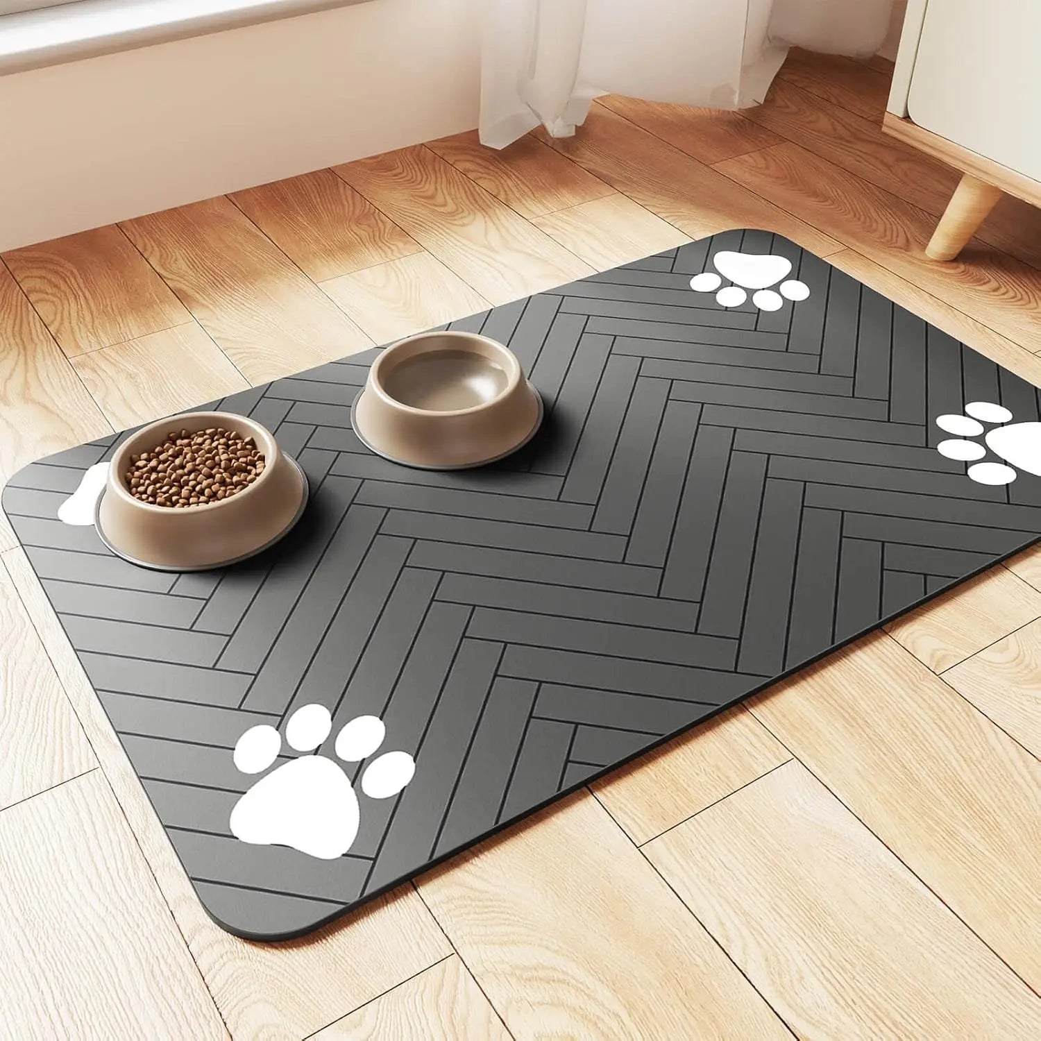 Quick-dry, absorbent pet mat: waterproof rubber backing prevents spills from bowls.